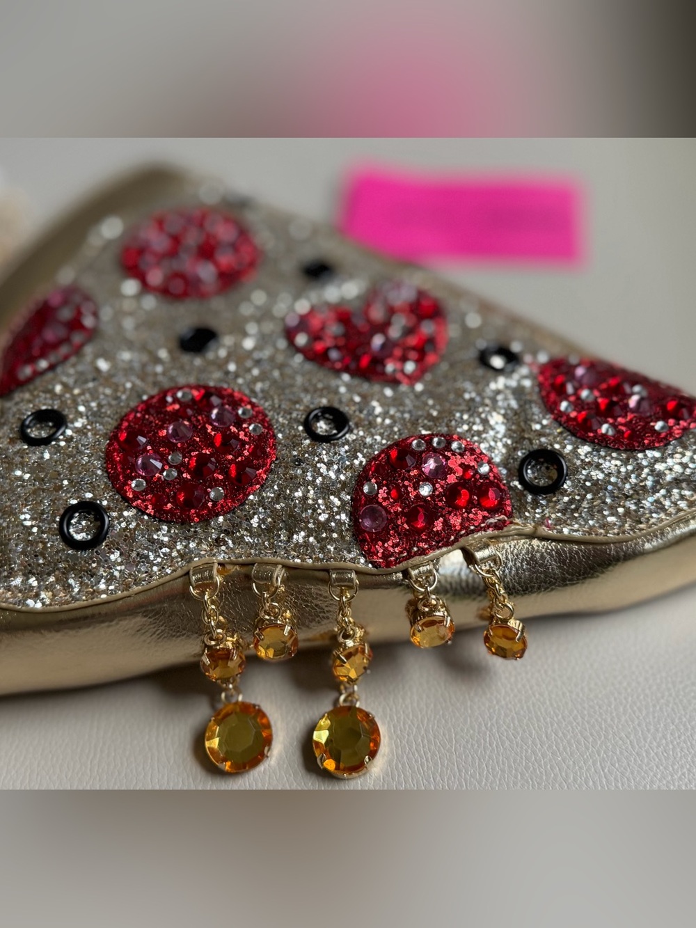 🍕1st Edt. Betsey Johnson Kitsch Pizza bag w hanging cheese & Parmesan zip tab - Picture 8 of 10